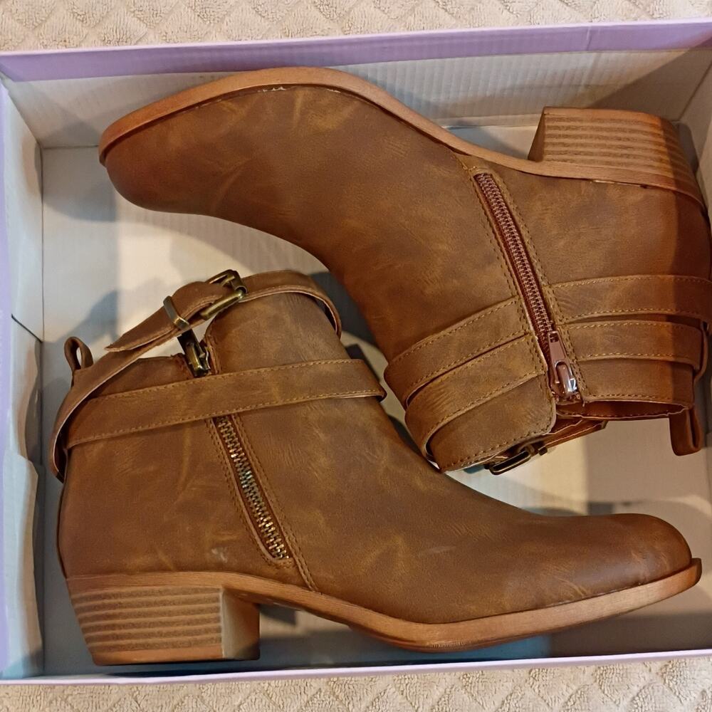 Style&co. Women’s Brown Leather Ankle Bootie Round Toe Side Zip Buckle 9